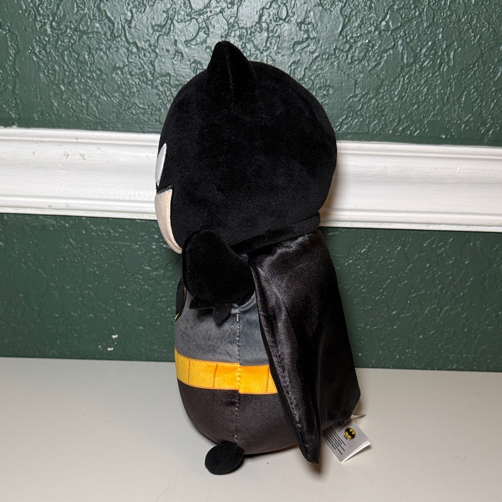 Squishmallows Kelly Toy HugMee Batman DC Comics - Picture 3 of 6
